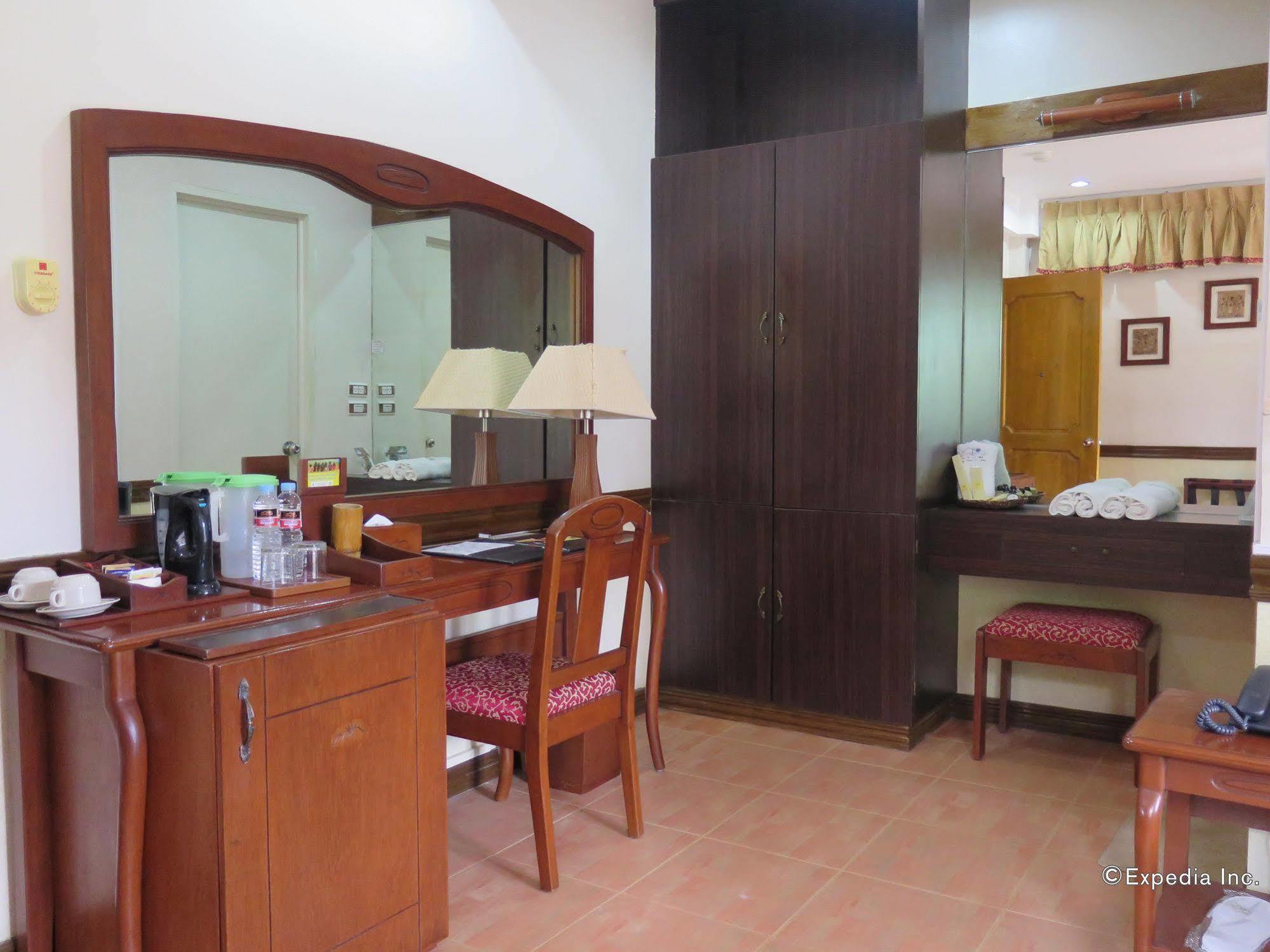 G'S Grand Resort And Convention Center Panglao Exteriör bild