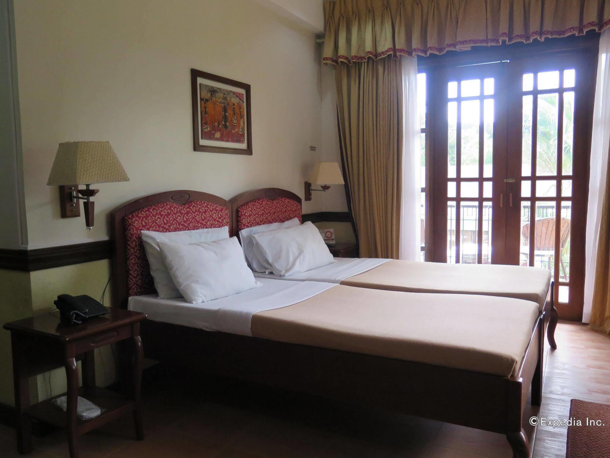 G'S Grand Resort And Convention Center Panglao Exteriör bild